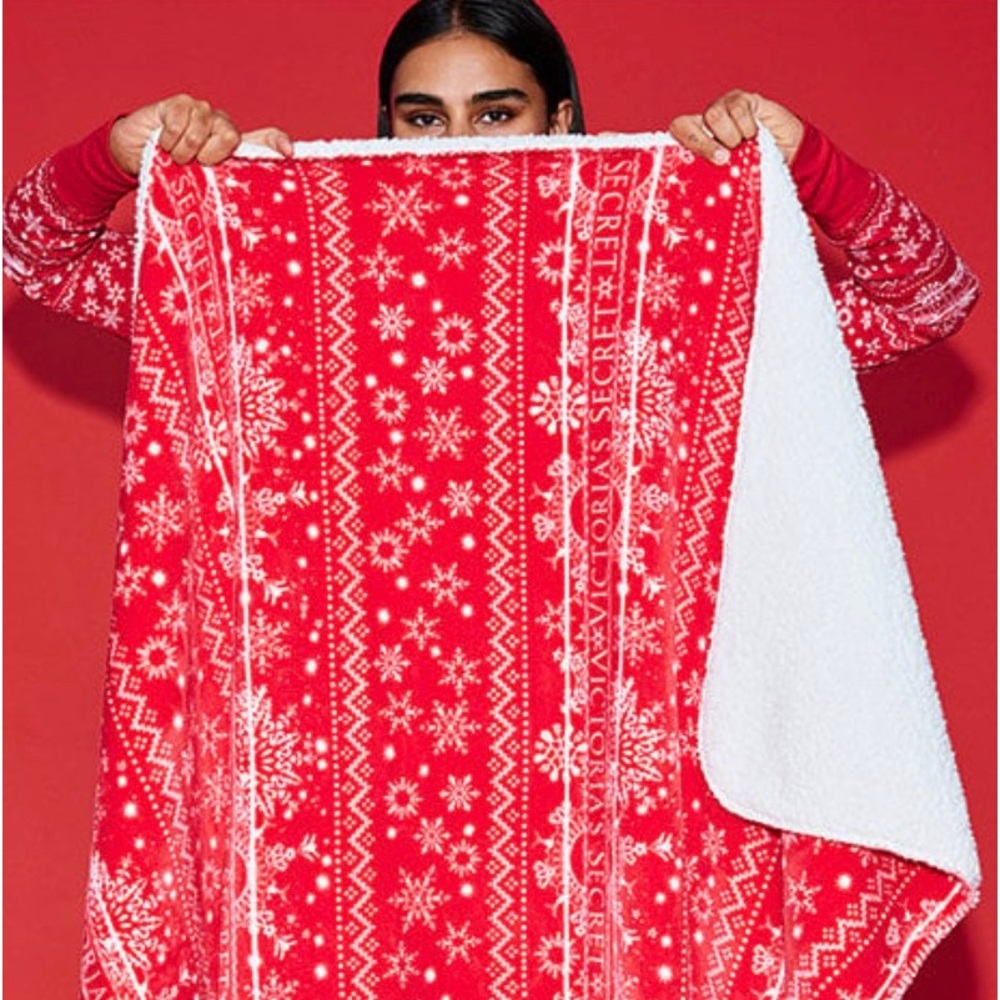 NWT Victoria's Secret Holiday Sherpa Blanket 50”x 60”